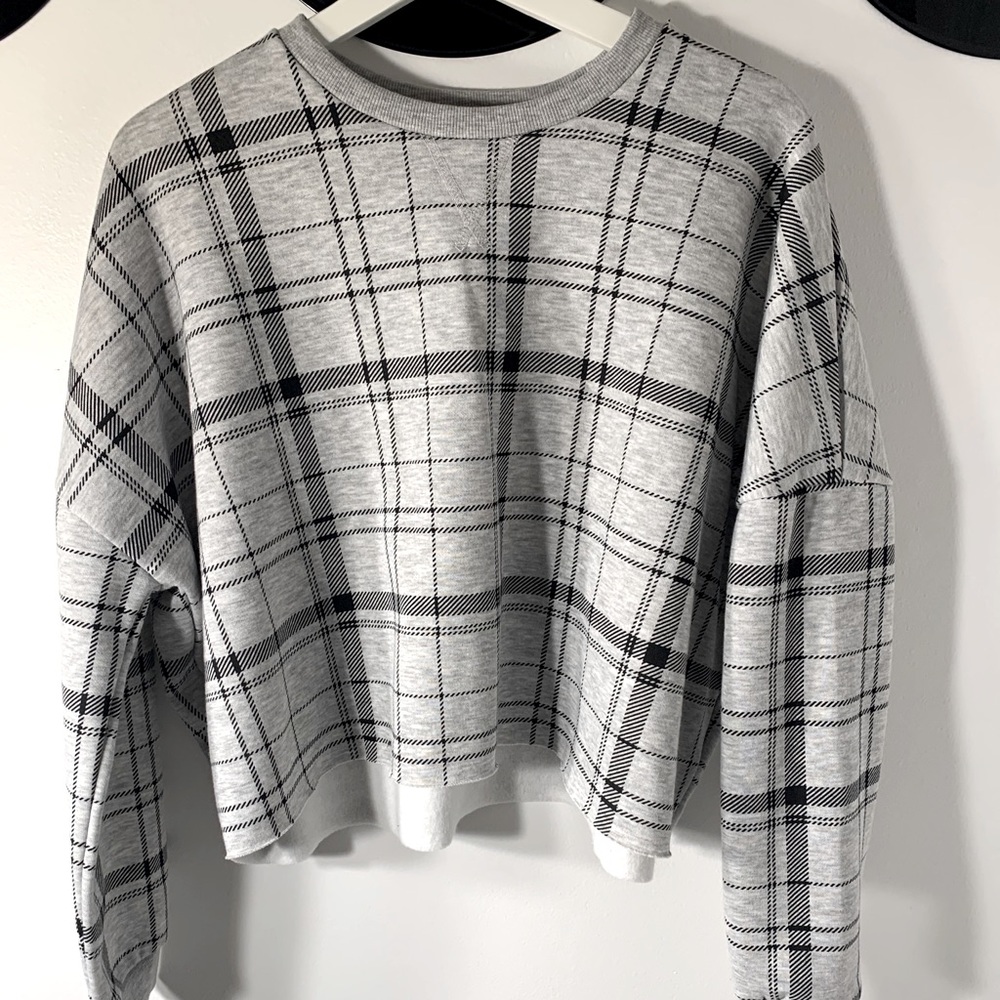 *NEVER WORN* grey/white and black long sleeve